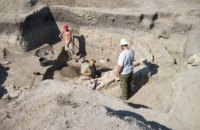 В Киеве археологи нашли мощеную деревом старинную дорогу 