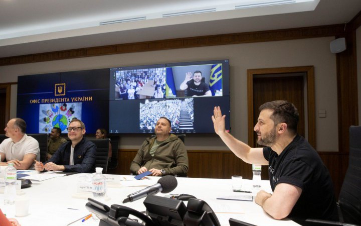 Зеленський поспілкувався з учнями Дрогобицького ліцею та дітьми, які через війну перебувають у Польщі