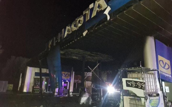 На Хмельниччині російський дрон атакував АЗК UKRNAFTA: постраждав працівник