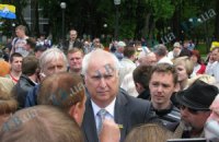 Митингующие наплевали на регионала 