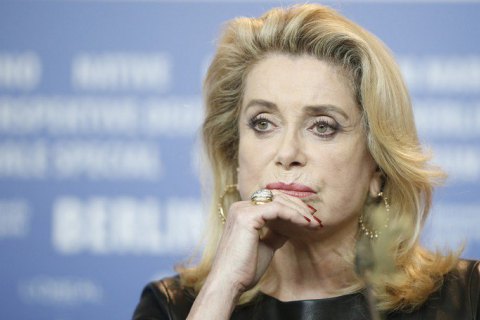 Катрин Денев госпитализирована после инсульта