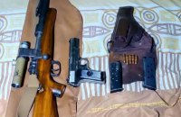 Поліцейські виявили у мешканця Київщини зброю та боєприпаси