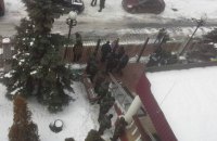 Товарищей задержанных экс-бойцов "Торнадо" не пустили на территорию суда