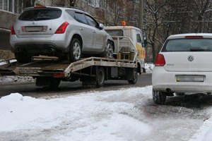 Из-за погоды Попов ввел режим использования эвакуаторов в столице