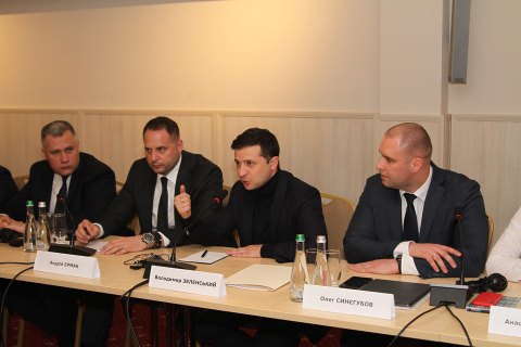 Зеленський вирішив терміново викликати в Полтаву міністра інфраструктури і голову УЗ через скарги Крюківського вагонзаводу