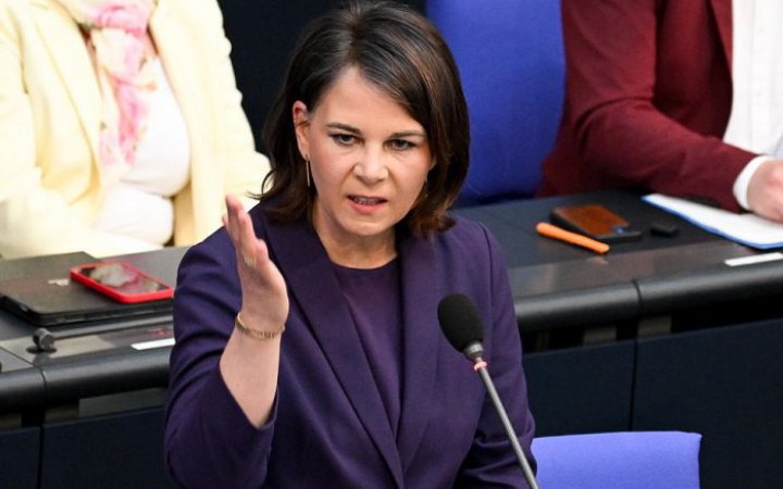 Украинцы, которые все потеряли, должны возвращаться в разминированные города – Бербок
