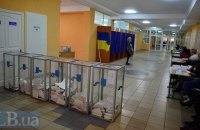 В Киеве на одном из участков замечен наблюдатель со списком избирателей