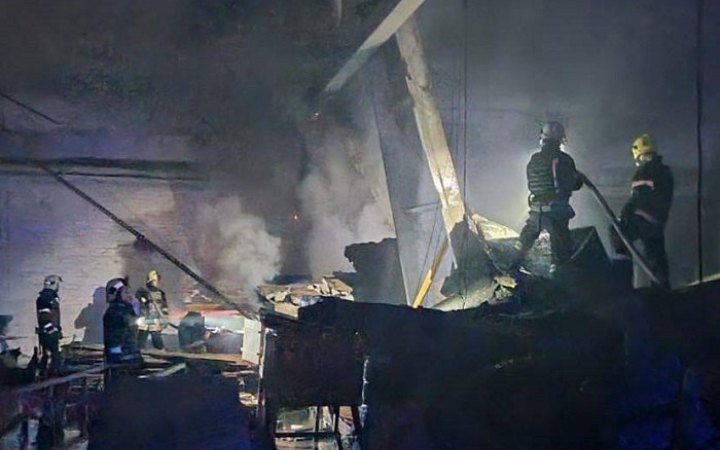 Окупанти вдарили "Шахедами" по Кривому Рогу, є влучання у підприємство, поранений чоловік