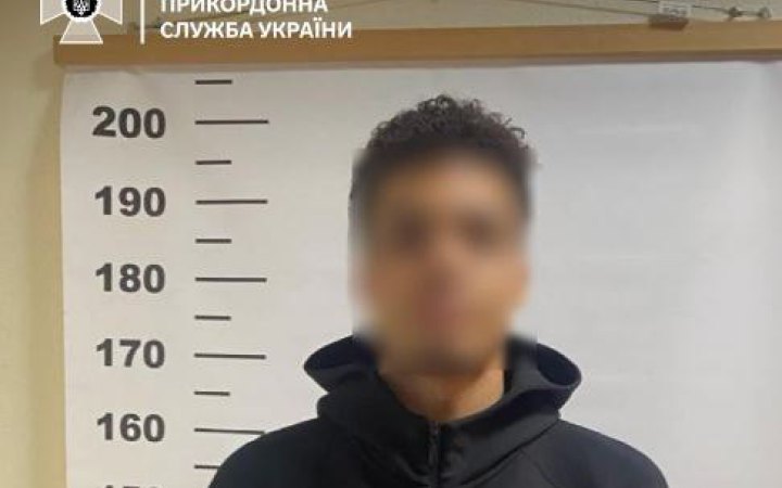 Киянин спробував втекти з України з копією паспорта громадянина Нігерії