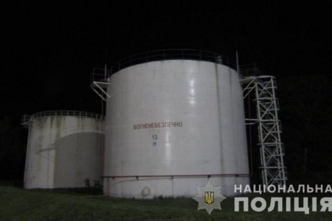 В аэропорту "Борисполь" поймали мужчину, укравшего 2,3 тыс. литров керосина