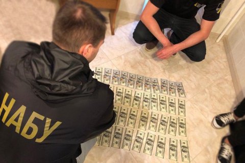 Детективы НАБУ задержали ​судью хозсуда Сумской области при получении $4 тыс. взятки