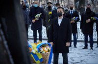 Зеленский: сейчас и более ста лет назад под Крутами угроза для Украины одинакова