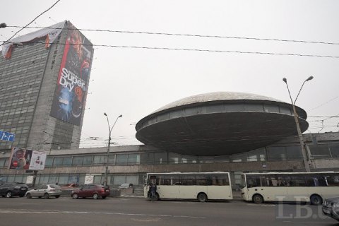 У Києві продали три будівлі поруч з "Тарілкою" на Либідській за 218 мільйонів 