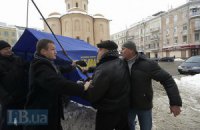 В Гостиный двор подтягиваются активисты (ДОБАВЛЕНО ВИДЕО)