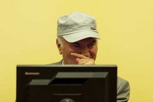 Младича выгнали из суда за неповиновение