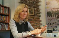Директор Арсенала закрасила черной краской картину, высказывающуюся против церкви и власти (добавлено ФОТО)