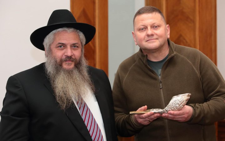 Залужний зустрівся в штабі з головним рабином України