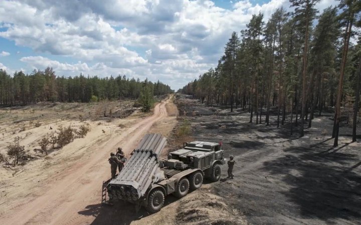 На Сумщині вибухотехніки знищили касетну частину від РСЗВ "Ураган".