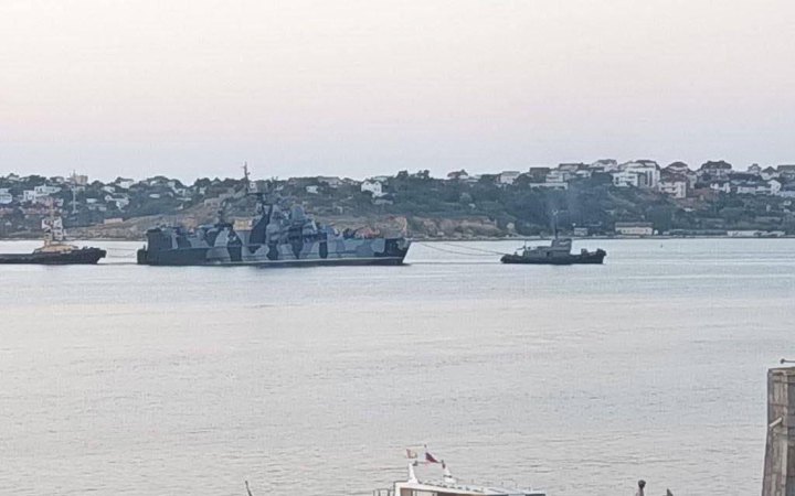 З'явилось фотопідтвердження ураження українським морським дроном російського ракетного корабля "Самум" у Криму