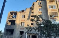 У Торецьку окупанти влучили в п'ятиповерхівку, двоє загиблих (оновлено)