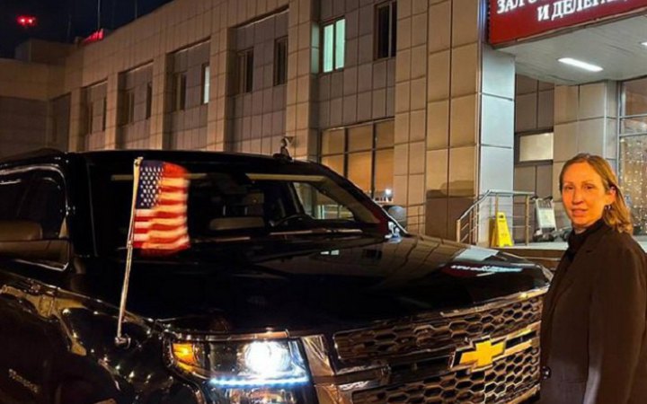 ​Новий посол США в Росії Лінн Трейсі прибула до Москви 