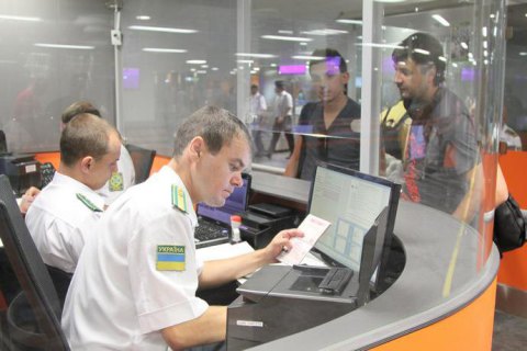 Почти 5 тысяч украинцев не выпустили за границу в 2018 году