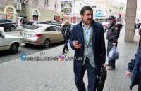 Представителя Харьковского горсовета облили зеленкой после суда о переименовании проспекта Григоренко 