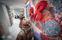 Магазини "B2B Jewelry" опечатали, а власнику повідомили про підозру 