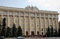 В Харькове мужчина с криком "Аллах Акбар" разбил стекло на входе в ОГА