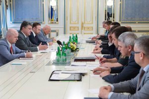 Порошенко наказав перерізати бойовикам шляхи постачання