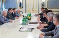 Порошенко приказал перерезать боевикам пути снабжения