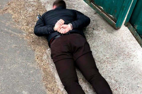 В Киеве следователь полиции требовал деньги за возвращение авто их владельцам 
