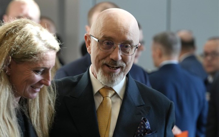 Резніков запропонував Радіній і Ткачу парі на тлі скандалу з куртками: якщо вони літні – обіцяє відставку (доповнено)
