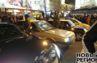 Подъезды к Майдану перекрыли автомобилями и щитами