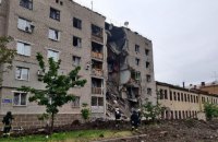 Росіяни завдали чергового авіаудару по Бахмуту, знищено цілий під’їзд 5-поверхівки