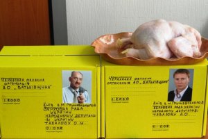 Оппозиция отправила Табаловым в "подарок" бандероли с тушками