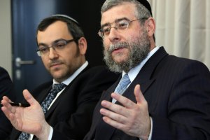 Правительство Германии обеспокоено протестами евреев и мусульман