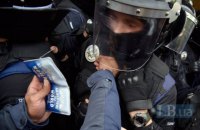 Из-за столкновения с активистами под стенами МВД пострадали трое правоохранителей