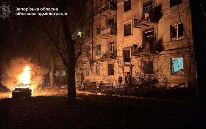 Росіяни обстріляли Запоріжжя: пошкоджені торговельні центри і житловий будинок (оновлено)