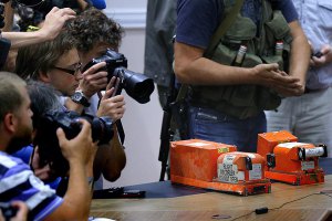 Британия пообещала расшифровать "черные ящики" "Боинга" за 24 часа