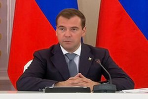 Медведев: в учебниках не должно быть разных оценок Второй мировой войны