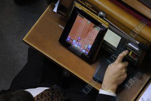 Рада приняла закон о выборах: смешанная система, 5% барьер и запрет блоков