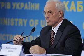 Азаров выдал министрам по региону