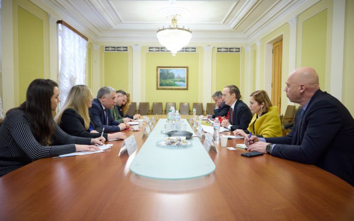 Україна почала консультації з Євросоюзом щодо "безпекових гарантій"
