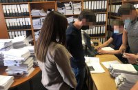 Правоохоронці проводять обшуки в підрозділах Дніпровської міськради