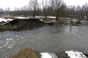 В Киевской области размыло дамбу