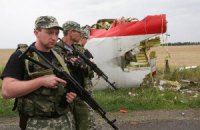 На месте крушения "Боинга" находится 900 боевиков