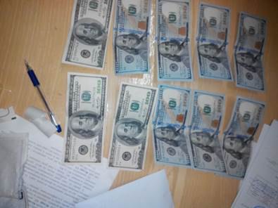 Декан факультета Черновицкого университета попался на взятке