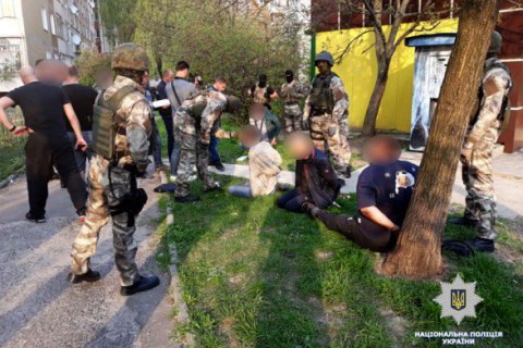 Во Львове задержали банду, которая требовала у мужчины $20 тыс. 