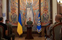Зеленський вручив генеральські погони військовим та правоохоронцям 